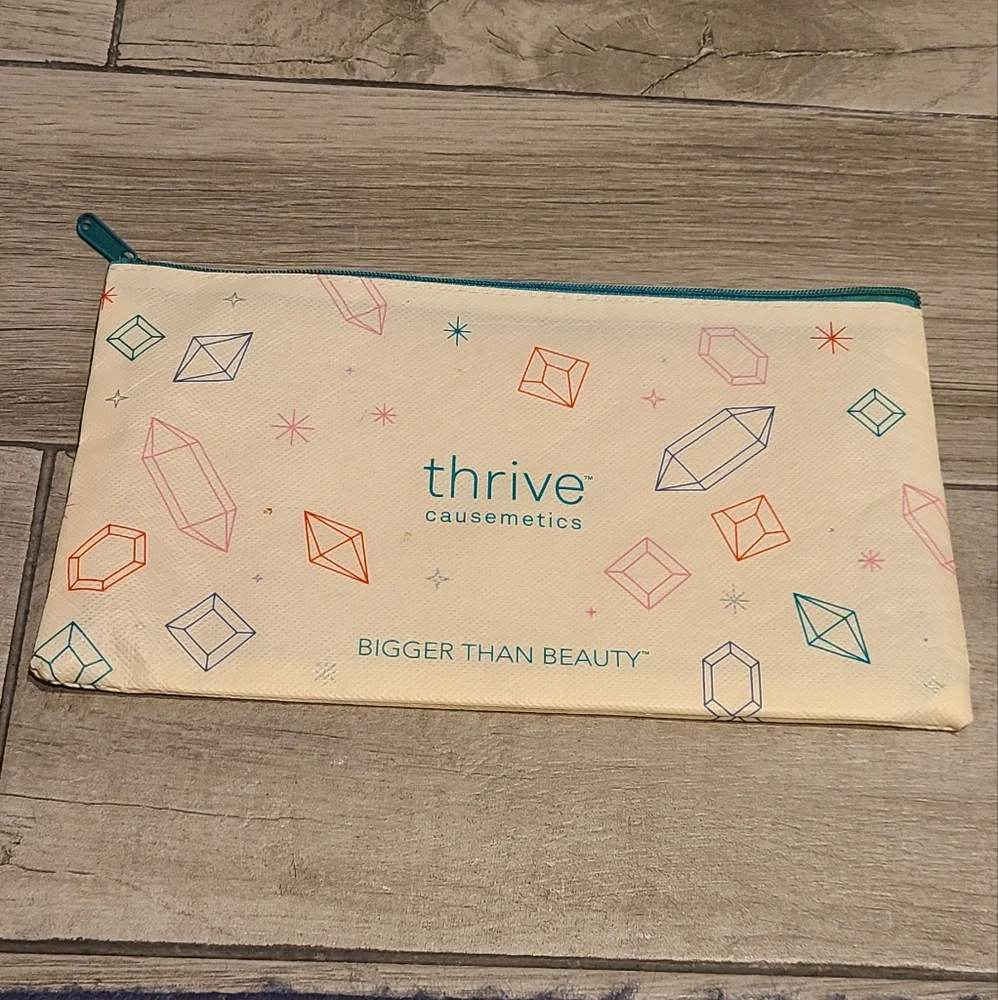 🦔 Thrive Causemetics You're a Gem makeup bag🎀